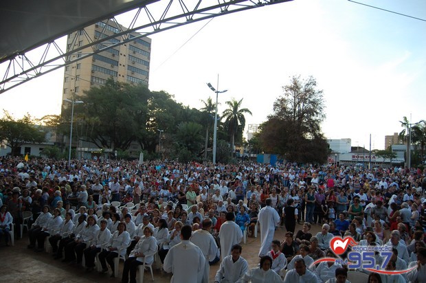 Em Dourados 10 mil católicos celebraram o dia de Corpus Christi