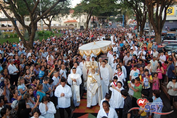 Em Dourados 10 mil católicos celebraram o dia de Corpus Christi