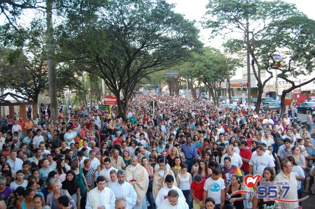 Em Dourados 10 mil católicos celebraram o dia de Corpus Christi