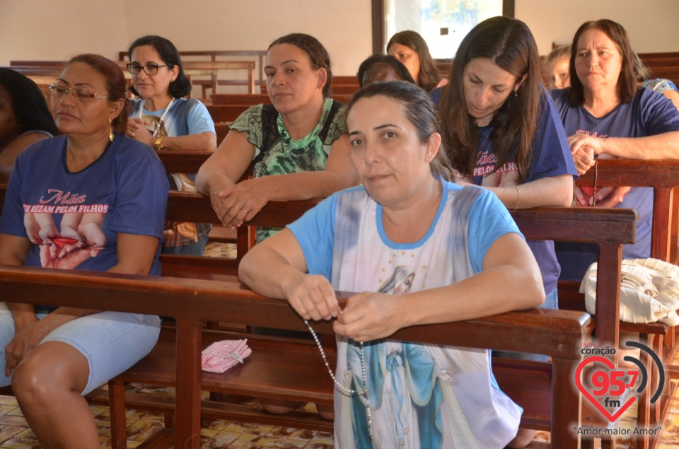 Joana Darc conduz grupo de mães que rezam pelos filhos' em distritos de Itaporã