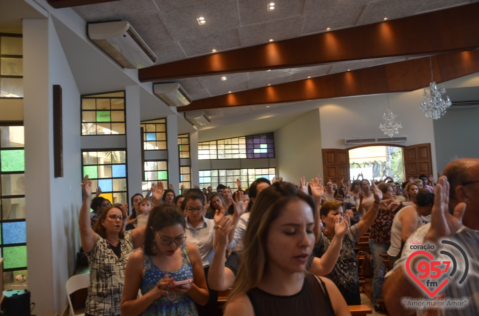 Ironi Spuldaro prega na paróquia São Francisco