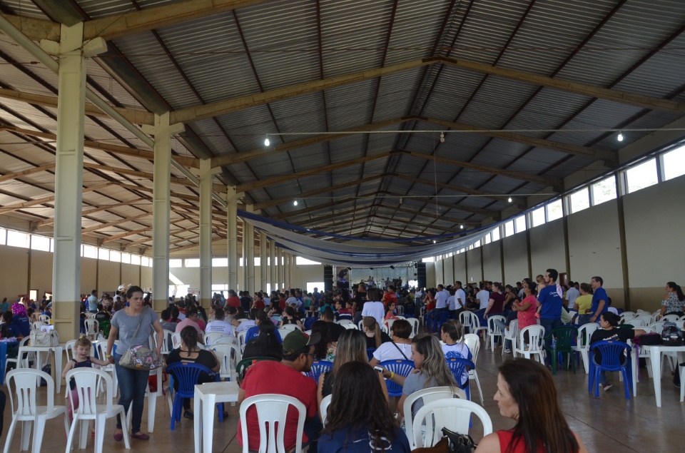 Enchei-vos - Retiro de Experiência e Oração reúne centenas de pessoas na Vila São Pedro