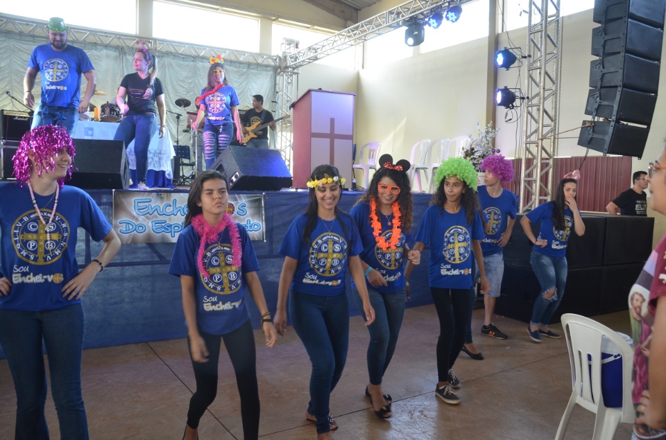 Enchei-vos - Retiro de Experiência e Oração reúne centenas de pessoas na Vila São Pedro