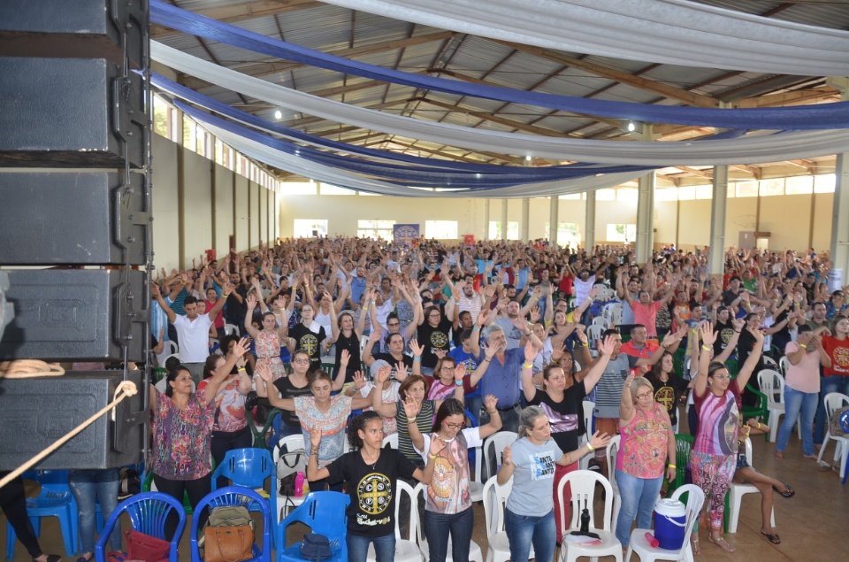 Enchei-vos - Retiro de Experiência e Oração reúne centenas de pessoas na Vila São Pedro