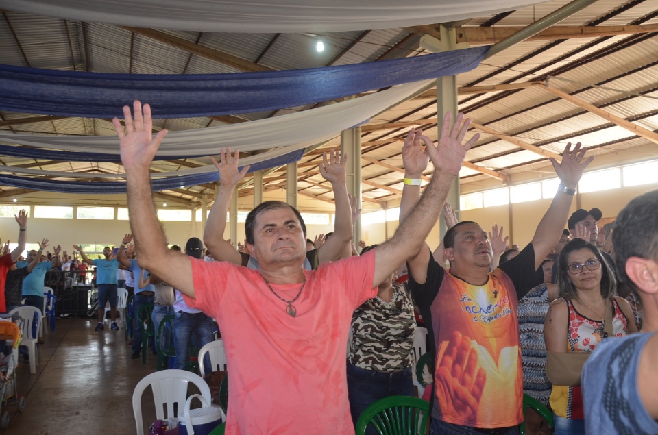 Enchei-vos - Retiro de Experiência e Oração reúne centenas de pessoas na Vila São Pedro