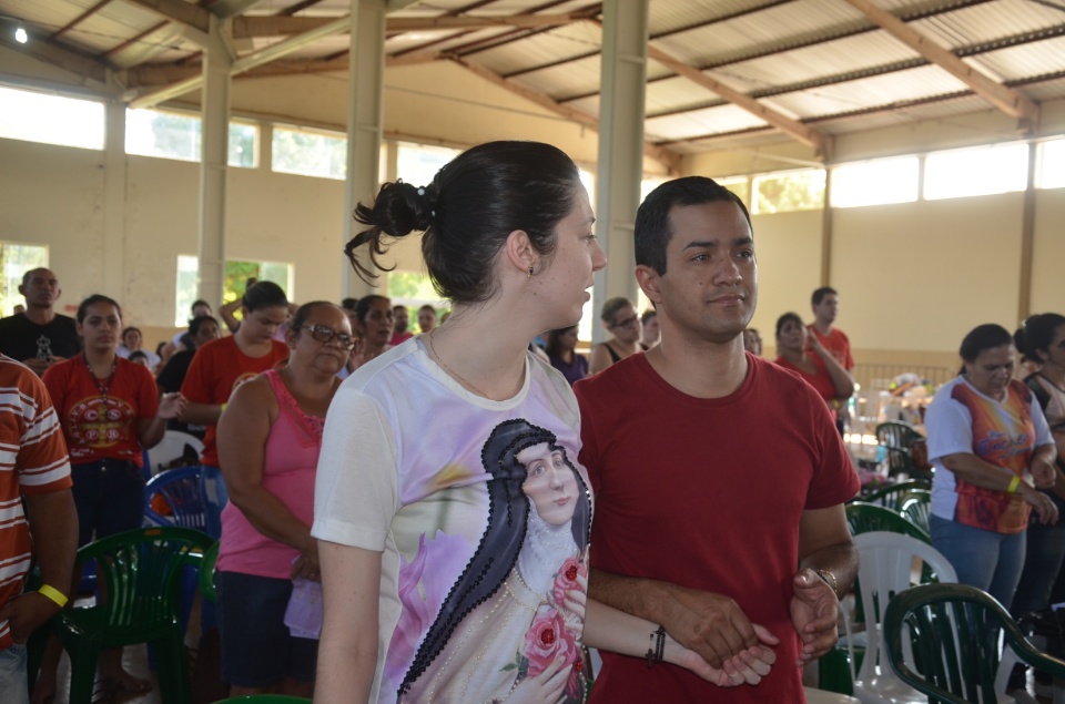 Enchei-vos - Retiro de Experiência e Oração reúne centenas de pessoas na Vila São Pedro