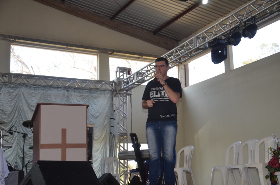 Enchei-vos - Retiro de Experiência e Oração reúne centenas de pessoas na Vila São Pedro