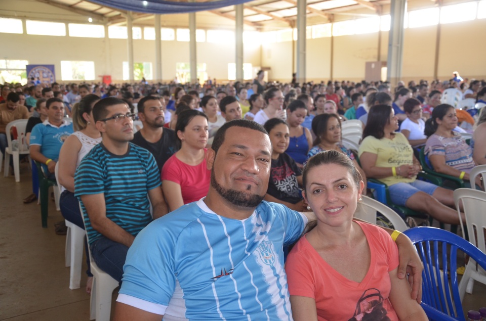 Enchei-vos - Retiro de Experiência e Oração reúne centenas de pessoas na Vila São Pedro