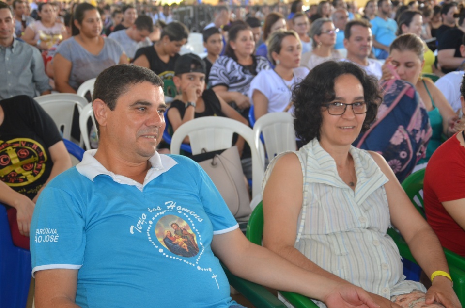 Enchei-vos - Retiro de Experiência e Oração reúne centenas de pessoas na Vila São Pedro