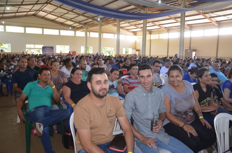 Enchei-vos - Retiro de Experiência e Oração reúne centenas de pessoas na Vila São Pedro