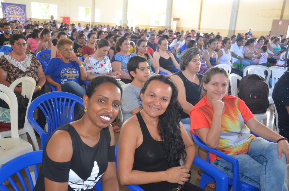 Enchei-vos - Retiro de Experiência e Oração reúne centenas de pessoas na Vila São Pedro