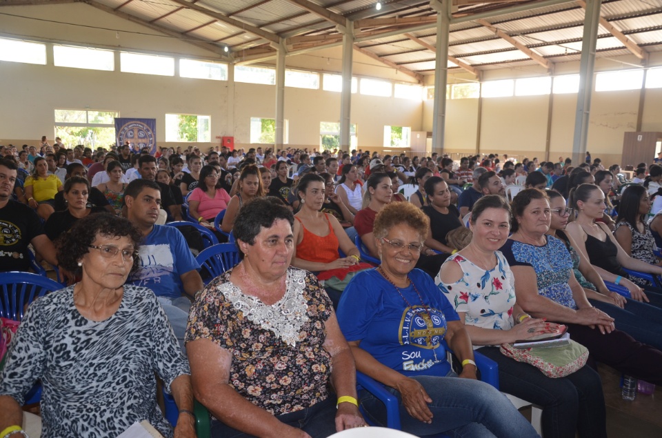 Enchei-vos - Retiro de Experiência e Oração reúne centenas de pessoas na Vila São Pedro