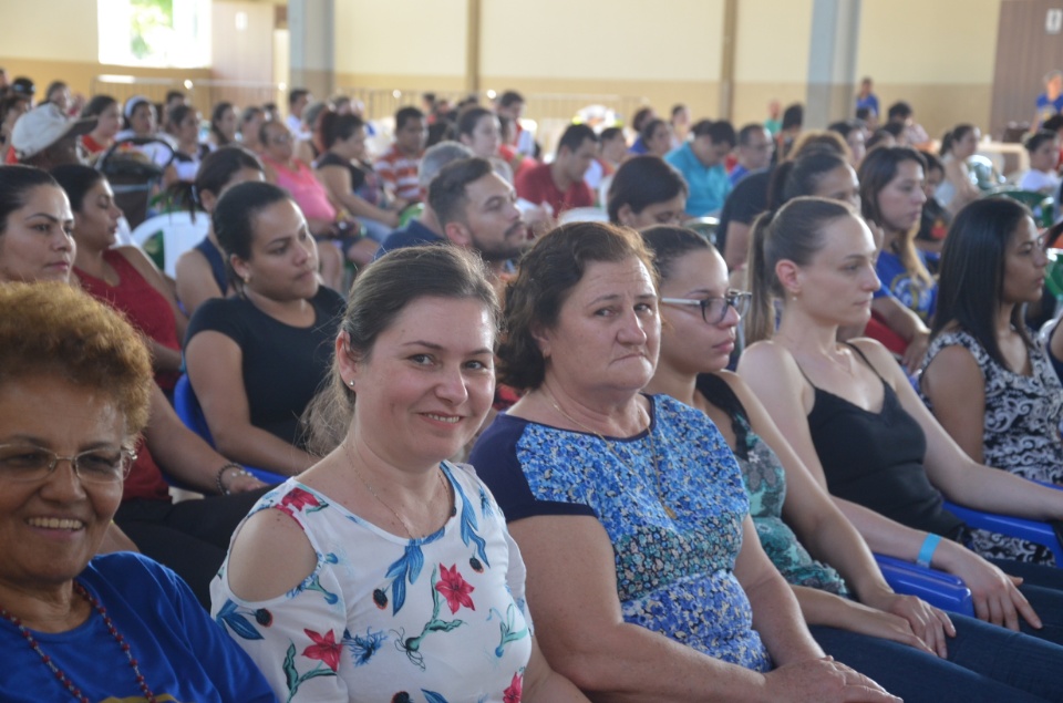 Enchei-vos - Retiro de Experiência e Oração reúne centenas de pessoas na Vila São Pedro