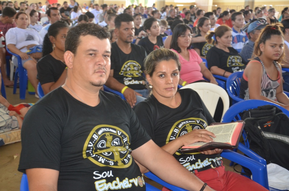 Enchei-vos - Retiro de Experiência e Oração reúne centenas de pessoas na Vila São Pedro