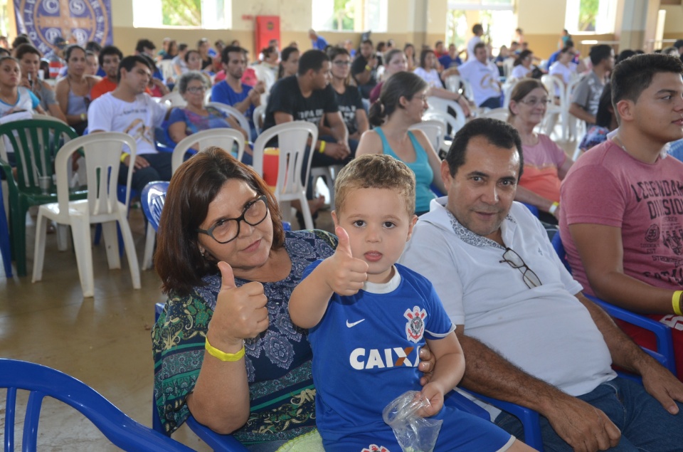Enchei-vos - Retiro de Experiência e Oração reúne centenas de pessoas na Vila São Pedro
