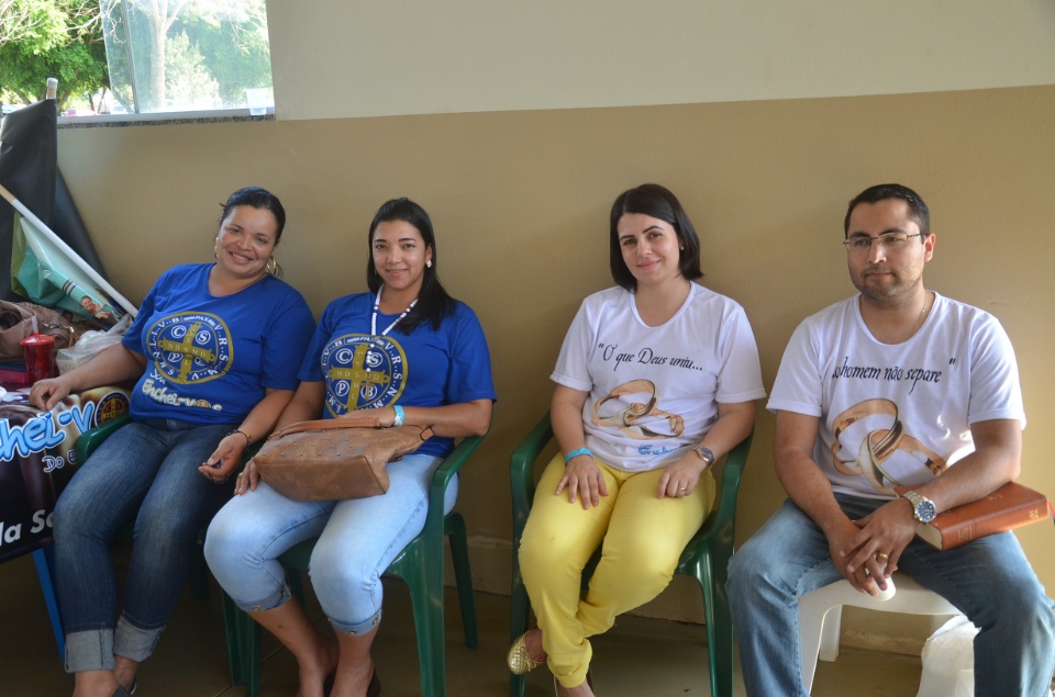 Enchei-vos - Retiro de Experiência e Oração reúne centenas de pessoas na Vila São Pedro