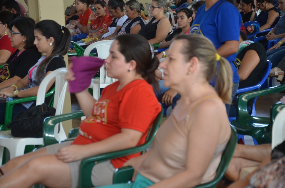 Enchei-vos - Retiro de Experiência e Oração reúne centenas de pessoas na Vila São Pedro