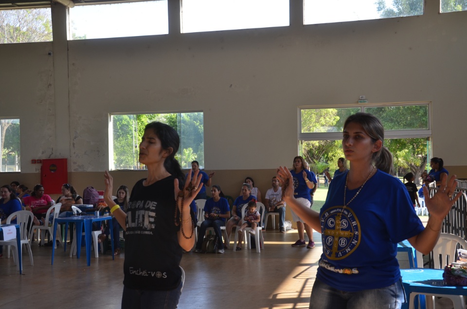 Enchei-vos - Retiro de Experiência e Oração reúne centenas de pessoas na Vila São Pedro