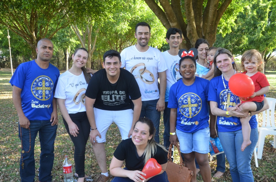 Enchei-vos - Retiro de Experiência e Oração reúne centenas de pessoas na Vila São Pedro