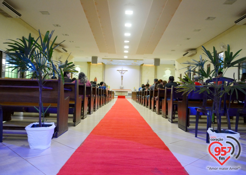 73 jovens recebem o Sacramento da Crisma na Paróquia Bom Jesus