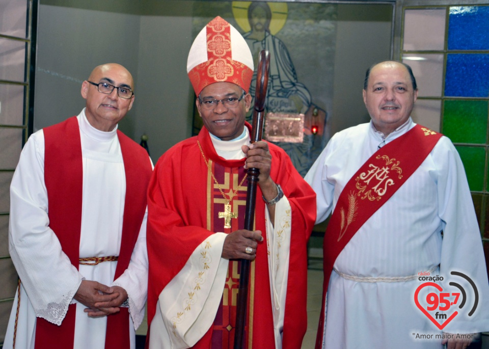 73 jovens recebem o Sacramento da Crisma na Paróquia Bom Jesus