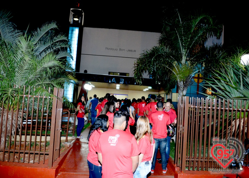 73 jovens recebem o Sacramento da Crisma na Paróquia Bom Jesus