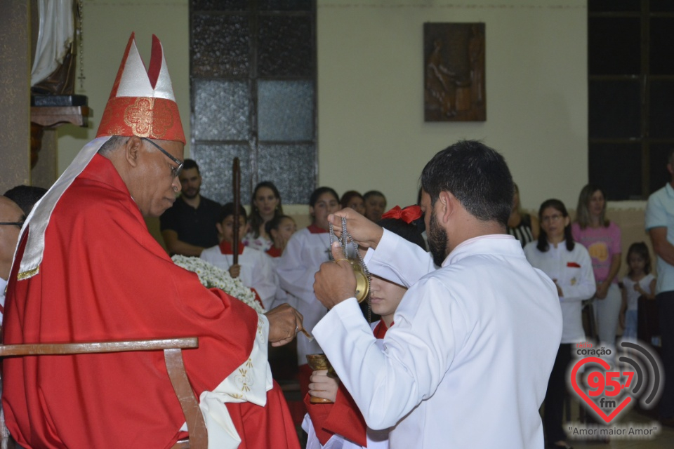 73 jovens recebem o Sacramento da Crisma na Paróquia Bom Jesus