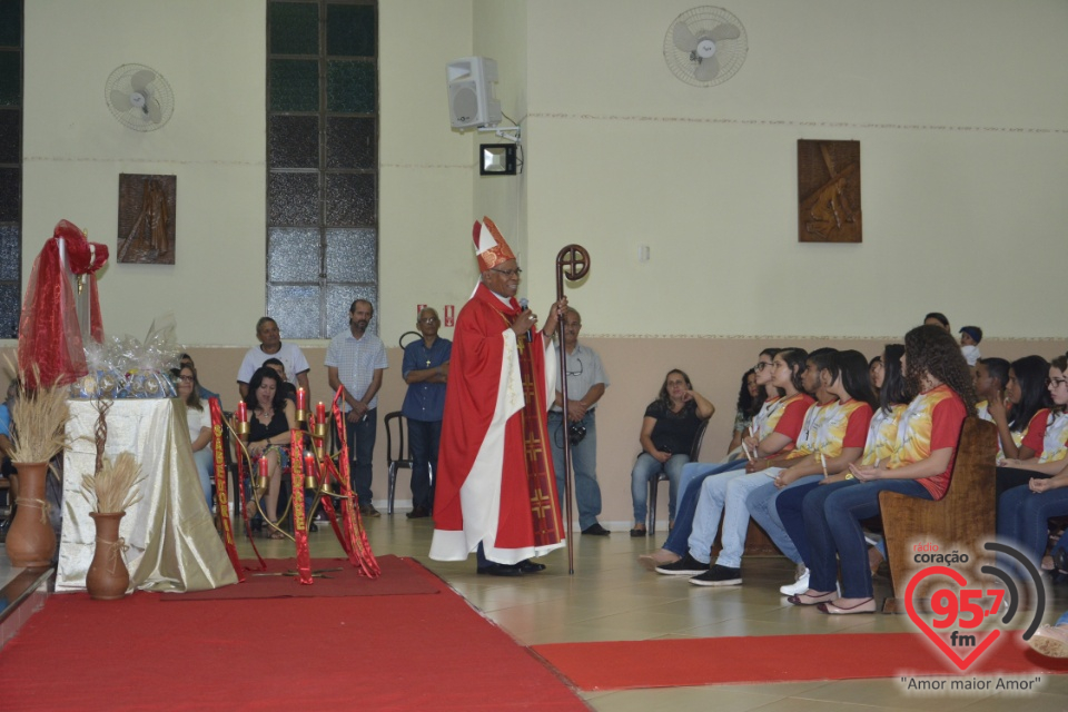 73 jovens recebem o Sacramento da Crisma na Paróquia Bom Jesus