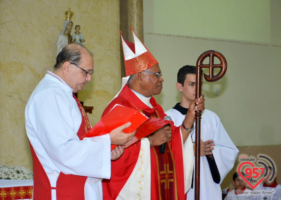 73 jovens recebem o Sacramento da Crisma na Paróquia Bom Jesus