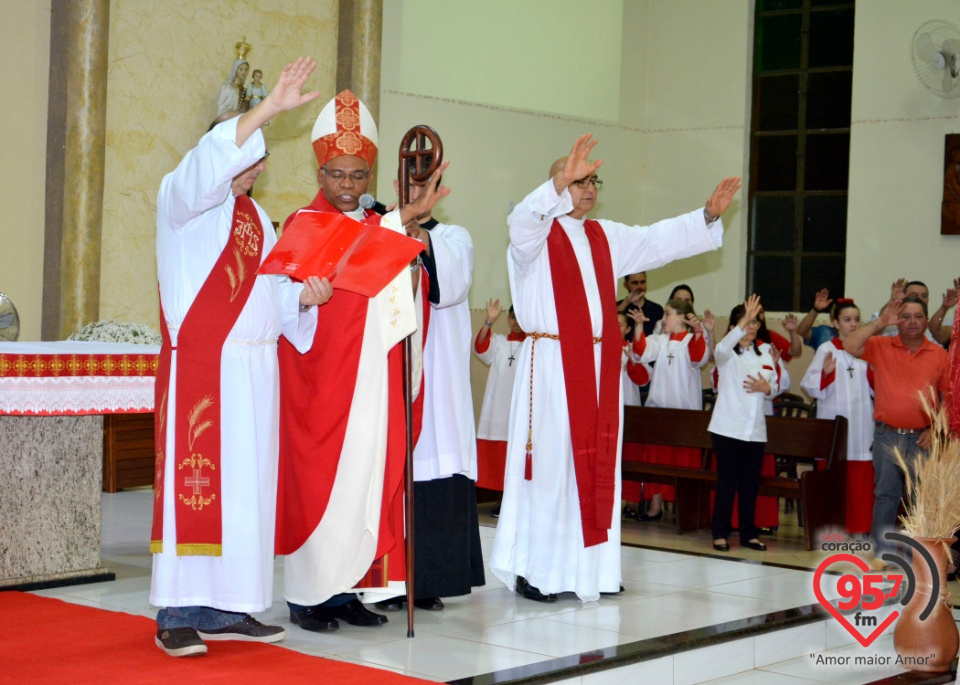 73 jovens recebem o Sacramento da Crisma na Paróquia Bom Jesus