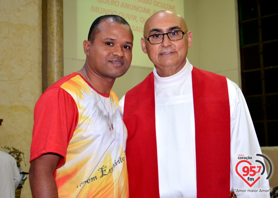 73 jovens recebem o Sacramento da Crisma na Paróquia Bom Jesus