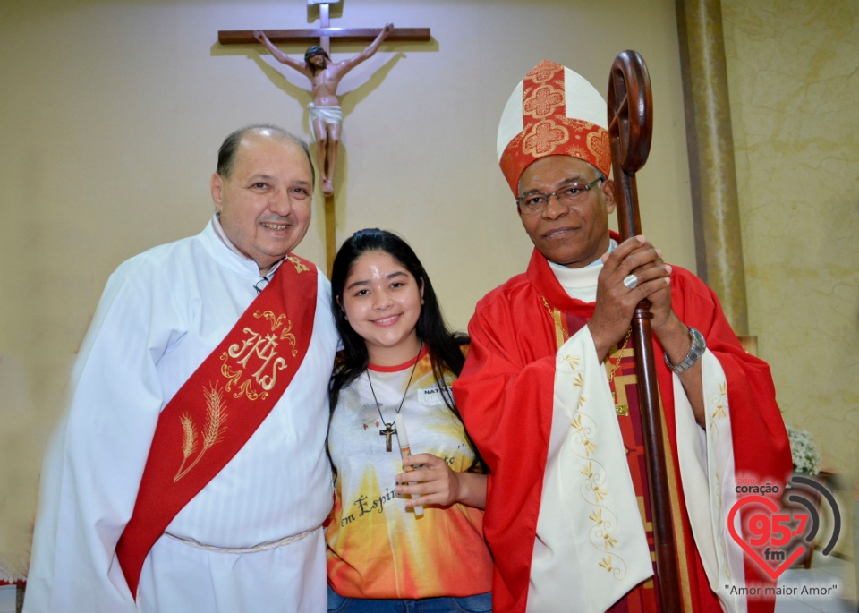 73 jovens recebem o Sacramento da Crisma na Paróquia Bom Jesus