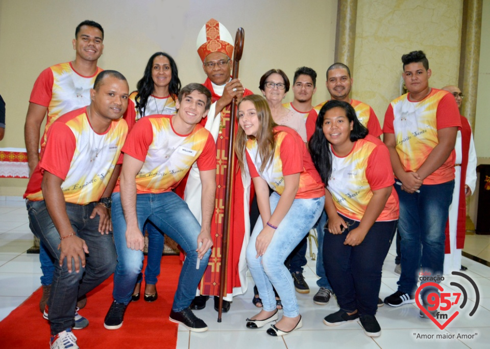 73 jovens recebem o Sacramento da Crisma na Paróquia Bom Jesus