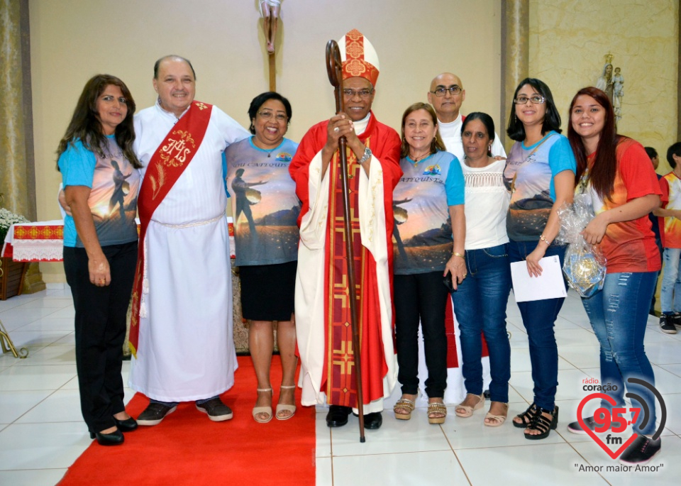 73 jovens recebem o Sacramento da Crisma na Paróquia Bom Jesus