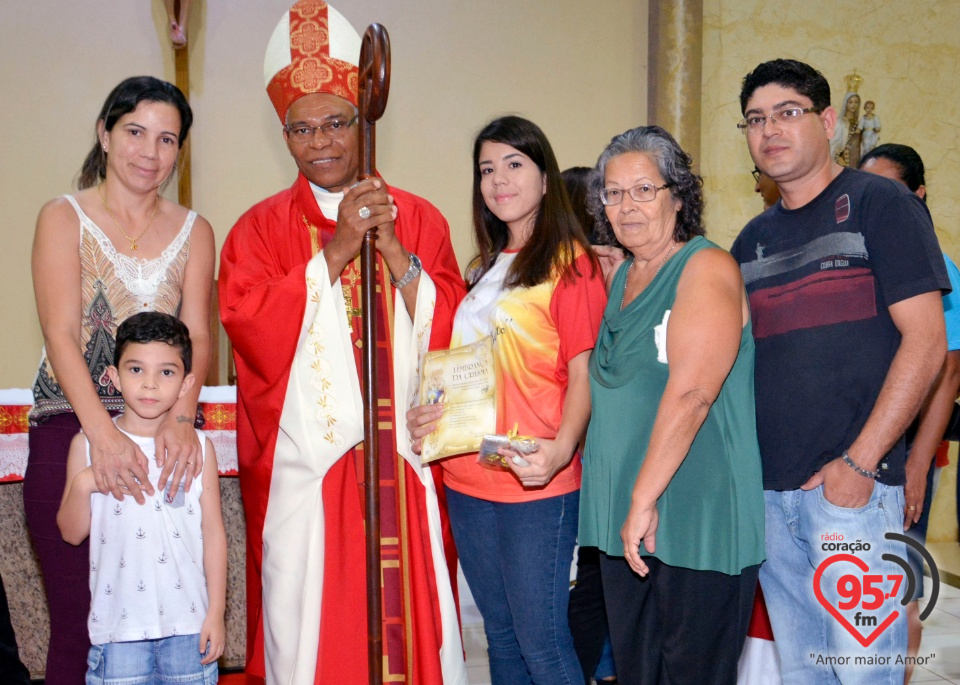 73 jovens recebem o Sacramento da Crisma na Paróquia Bom Jesus