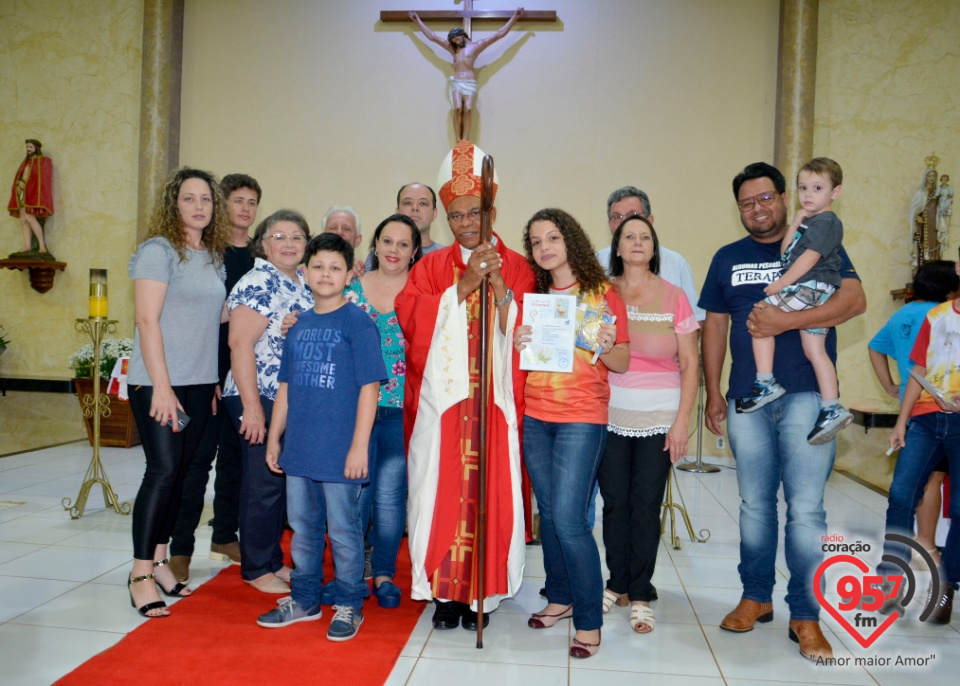 73 jovens recebem o Sacramento da Crisma na Paróquia Bom Jesus