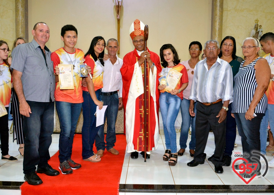 73 jovens recebem o Sacramento da Crisma na Paróquia Bom Jesus