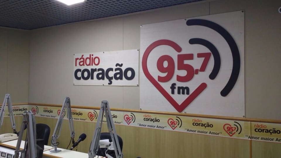 Rádio Coração passa a transmitir imagens do estúdio pela internet