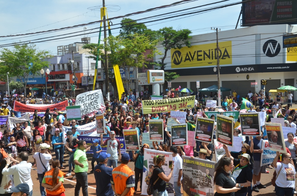 População douradense comparece em grande número para ver desfile de 7 de Setembro
