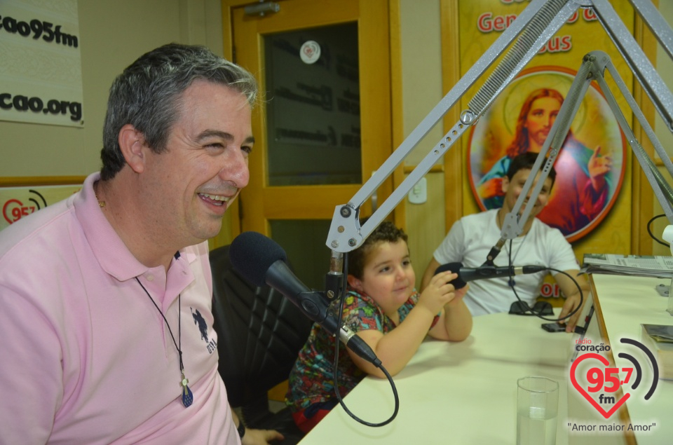 Missionário Rodrigo Ferreira visita Rádio Coração FM