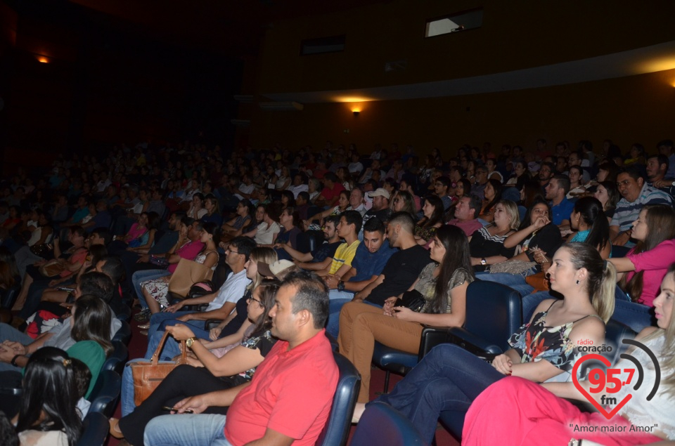 Rodrigo Ferreira ministra palestra motivacional Cristã em Dourados