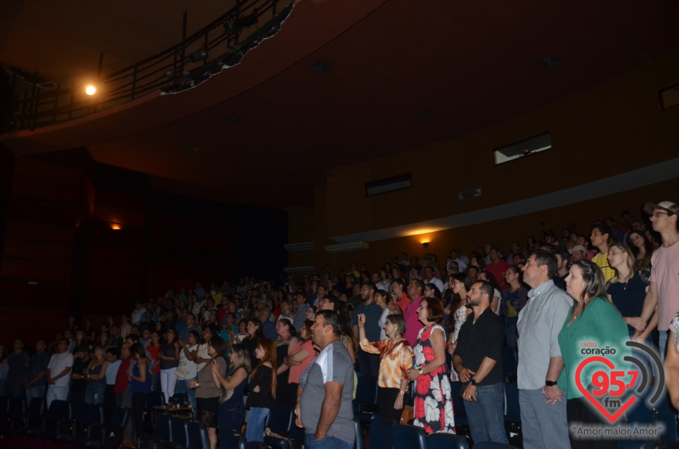 Rodrigo Ferreira ministra palestra motivacional Cristã em Dourados