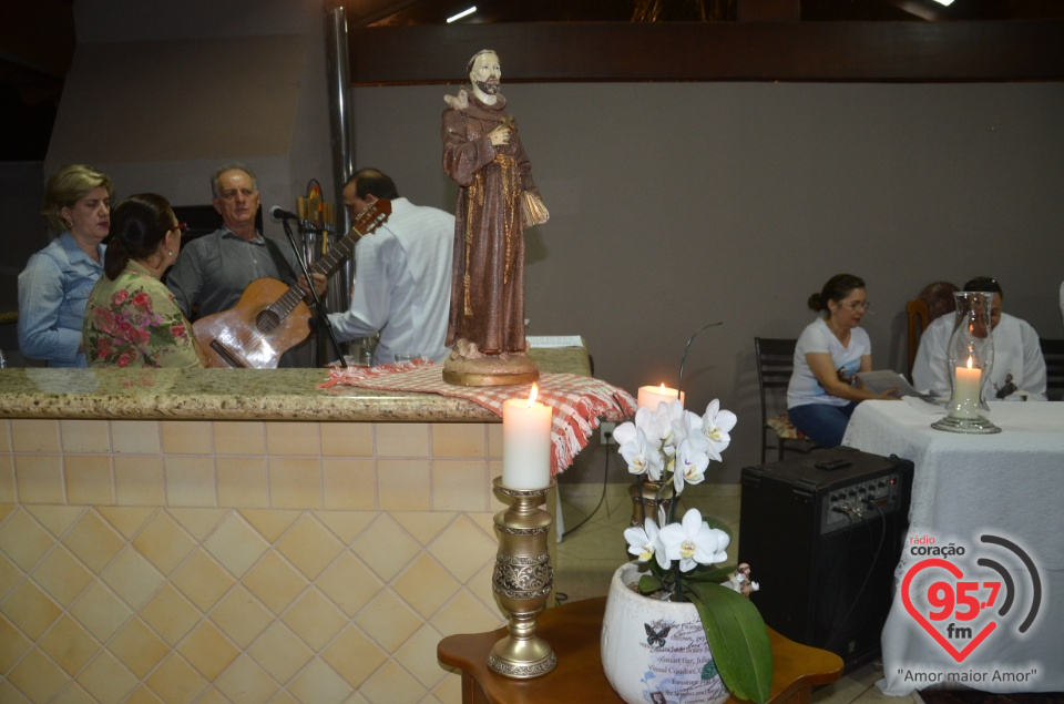São Francisco de Assis - Paroquianos celebram 1° dia da novena