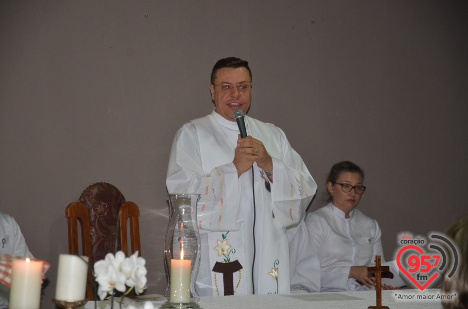 São Francisco de Assis - Paroquianos celebram 1° dia da novena
