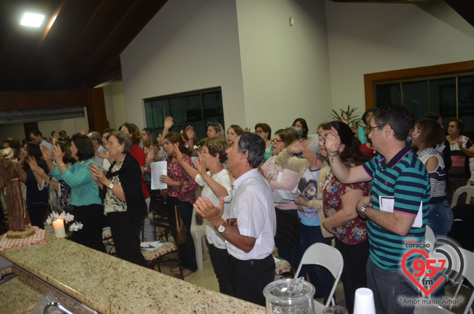 São Francisco de Assis - Paroquianos celebram 1° dia da novena