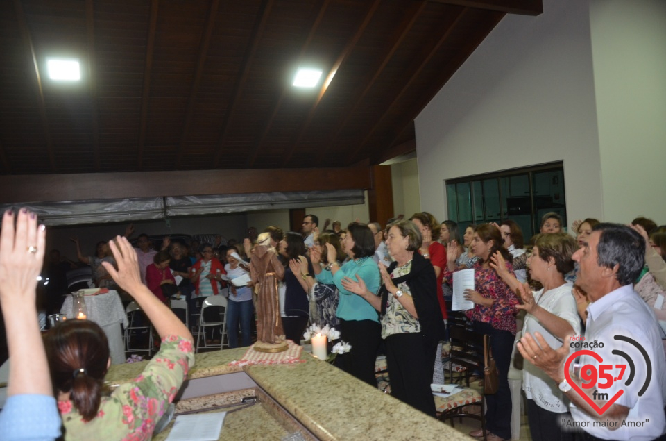 São Francisco de Assis - Paroquianos celebram 1° dia da novena