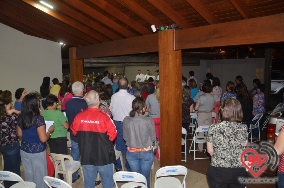 São Francisco de Assis - Paroquianos celebram 1° dia da novena