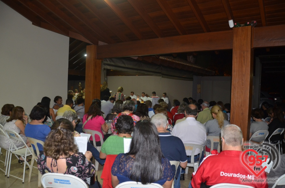 São Francisco de Assis - Paroquianos celebram 1° dia da novena