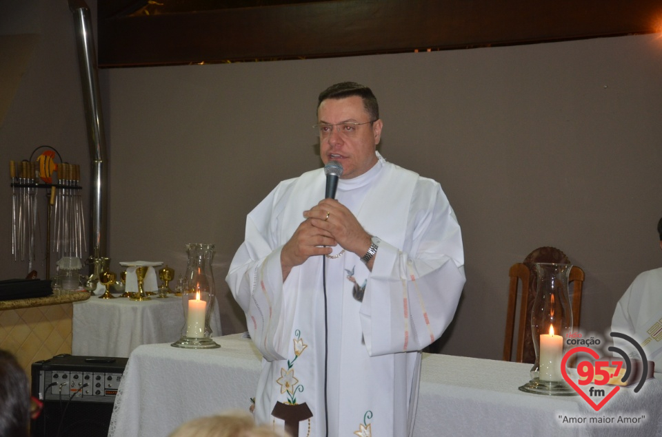 São Francisco de Assis - Paroquianos celebram 1° dia da novena