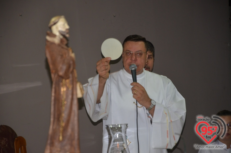 São Francisco de Assis - Paroquianos celebram 1° dia da novena